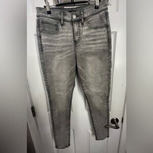 Express Women’s Gray Skinny Mid Rise Jeans 6R